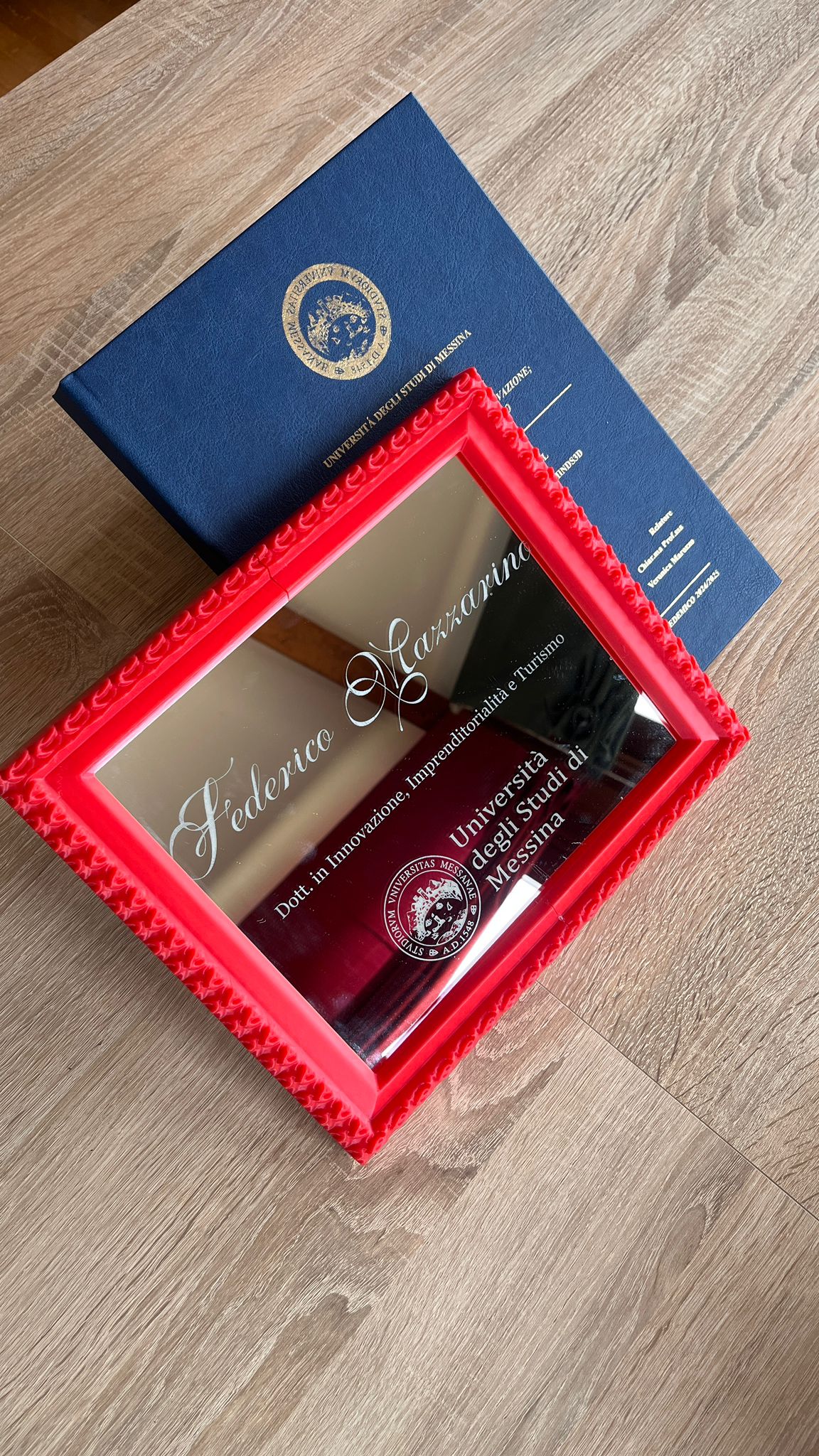 Targa di laurea Rossa